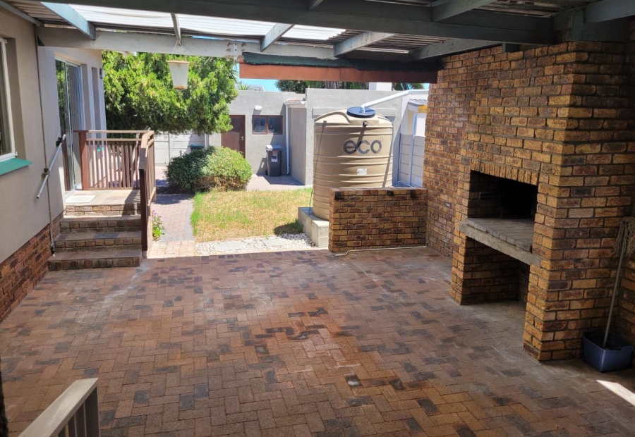 4 Bedroom Property for Sale in Bothasig Western Cape
